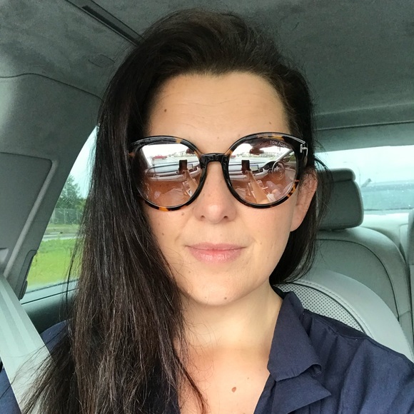 Like New! Tom Ford, Gorgeous pair of sunglasses with case, model# TF503 - Picture 8 of 8